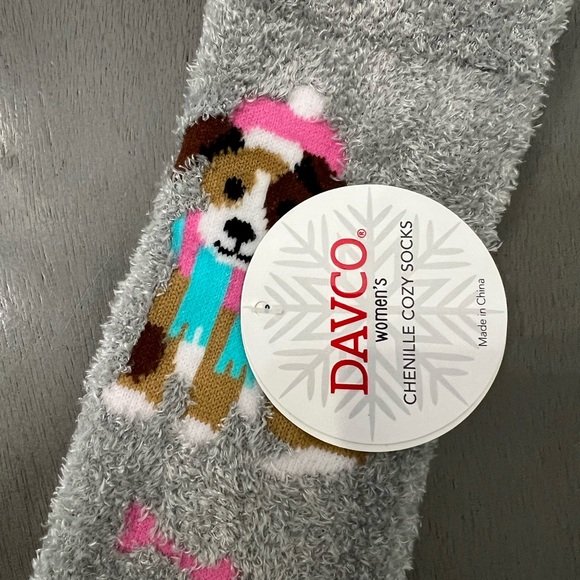 NWT Cute puppy fuzzy grip socks - Picture 3 of 5